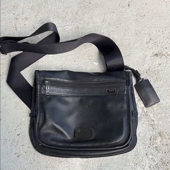 Tumi Alpha crossbody Bag - Picture 1 of 10